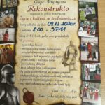 Plakat Grupy Artystycznej „Rekonstrukto” zapraszający na pokaz historyczny „Życie i kultura w średniowieczu”, który odbędzie się 9 grudnia 2026 r. o godz. 8:00 w SP11; plakat przedstawia zdjęcia rekonstrukcji historycznych, rycerzy w zbrojach i średniowieczne rekwizyty.