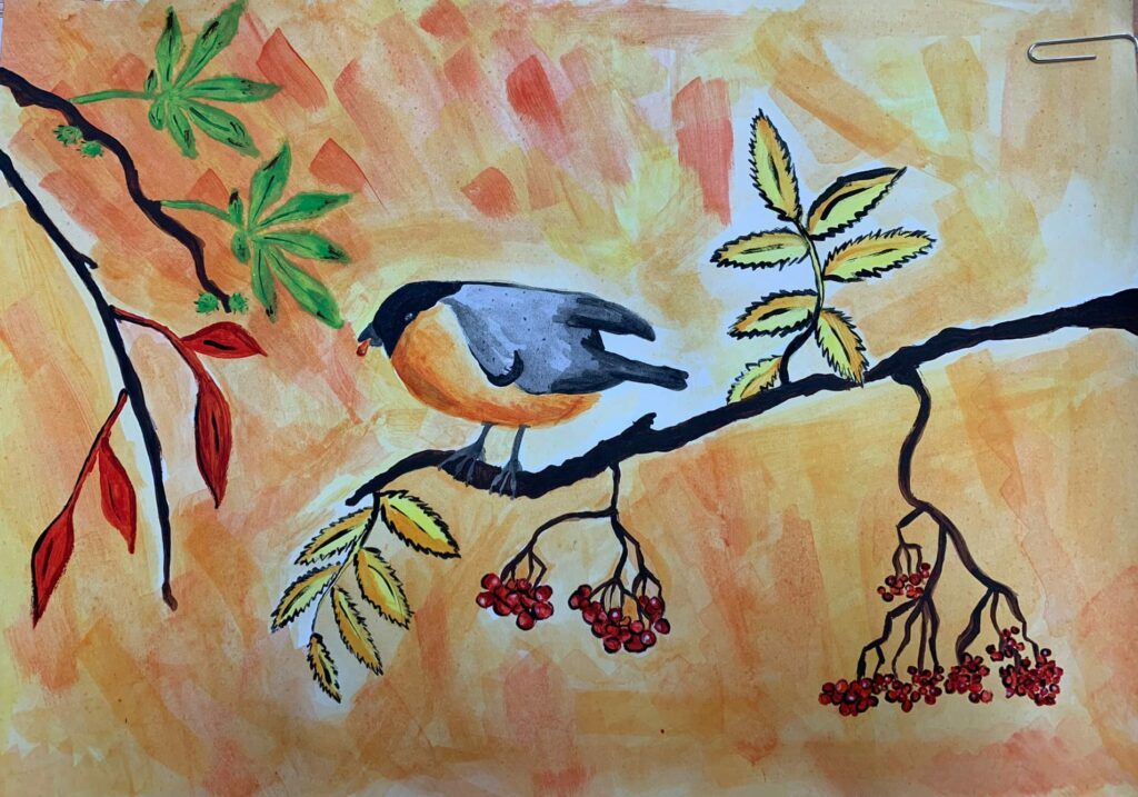 ptak siedzący na jarzębinie namalowany farbami. pomarańczowe tło żółty brzuszek ma ten ptak oraz niebieskie skrzydełka